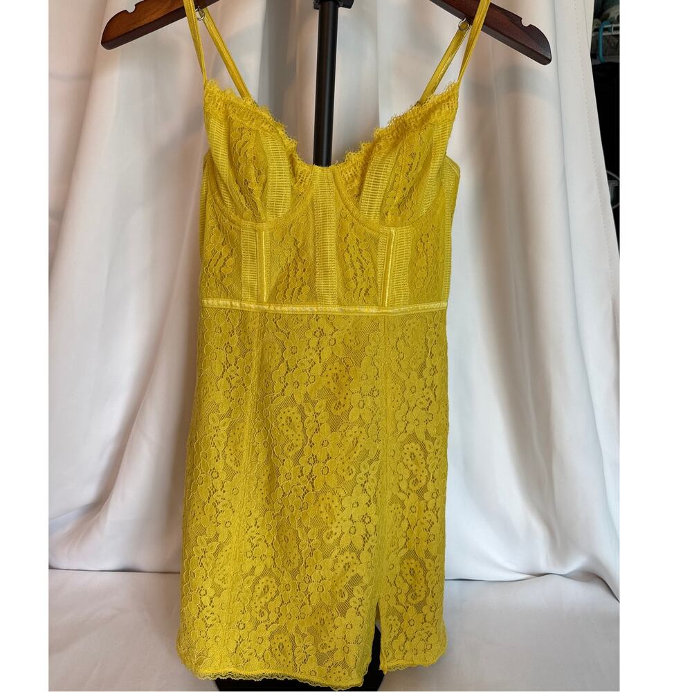 Urban Outfitters Layla Lace Corset Mini Dress Yellow NWT Women's Small - Picture 3 of 8